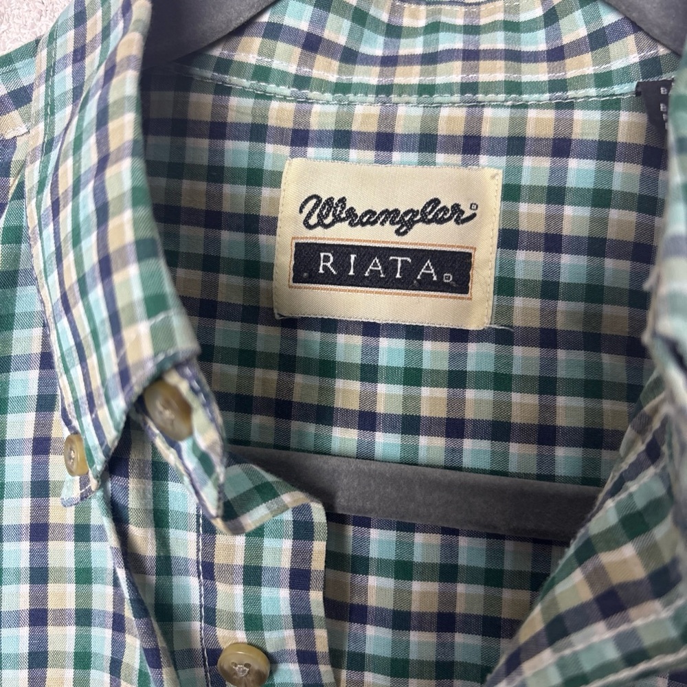 Wrangler Blue and White Casual Button Down Shirt with Classic Plaid - Picture 3 of 8